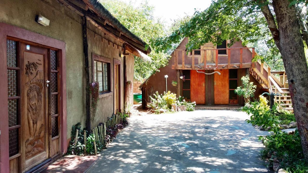 Elephant Trail Guesthouse And Backpackers Kasane Zewnętrze zdjęcie