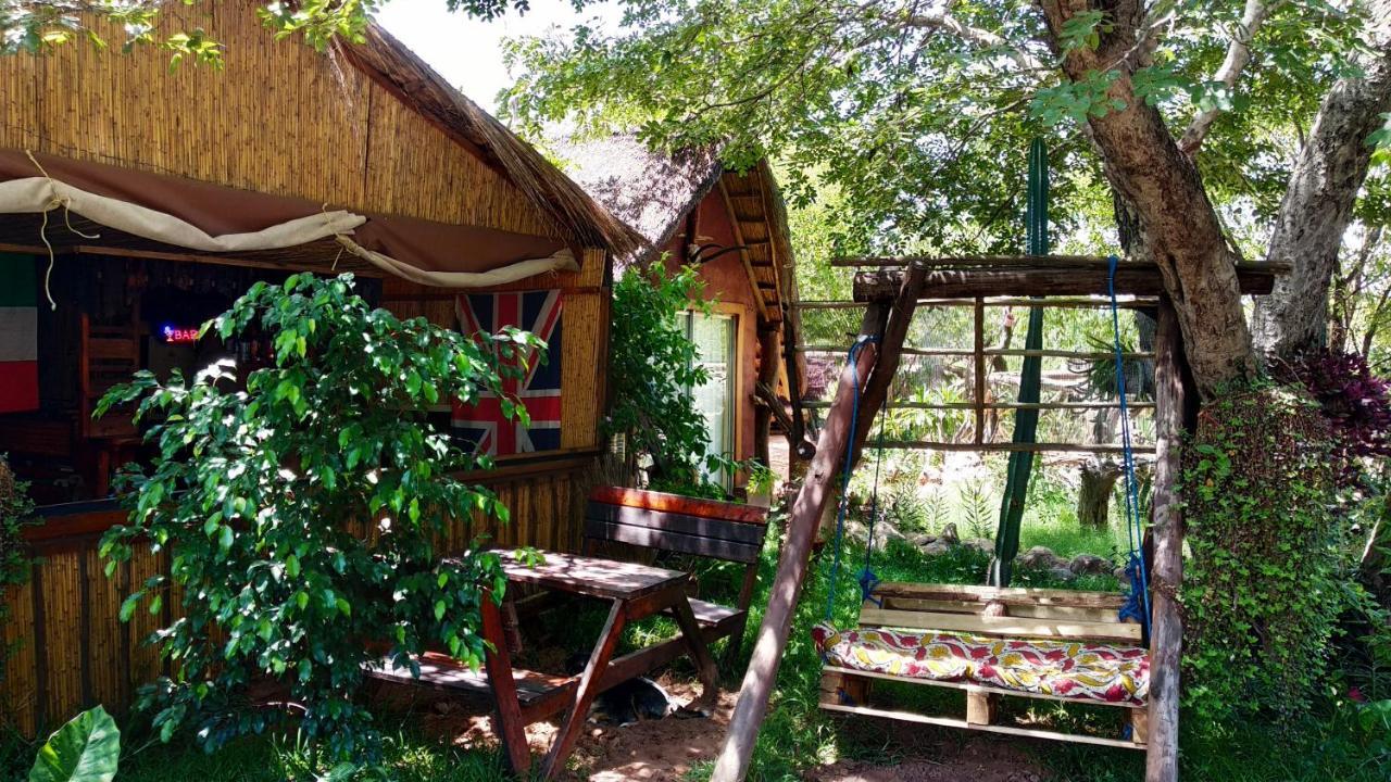Elephant Trail Guesthouse And Backpackers Kasane Zewnętrze zdjęcie